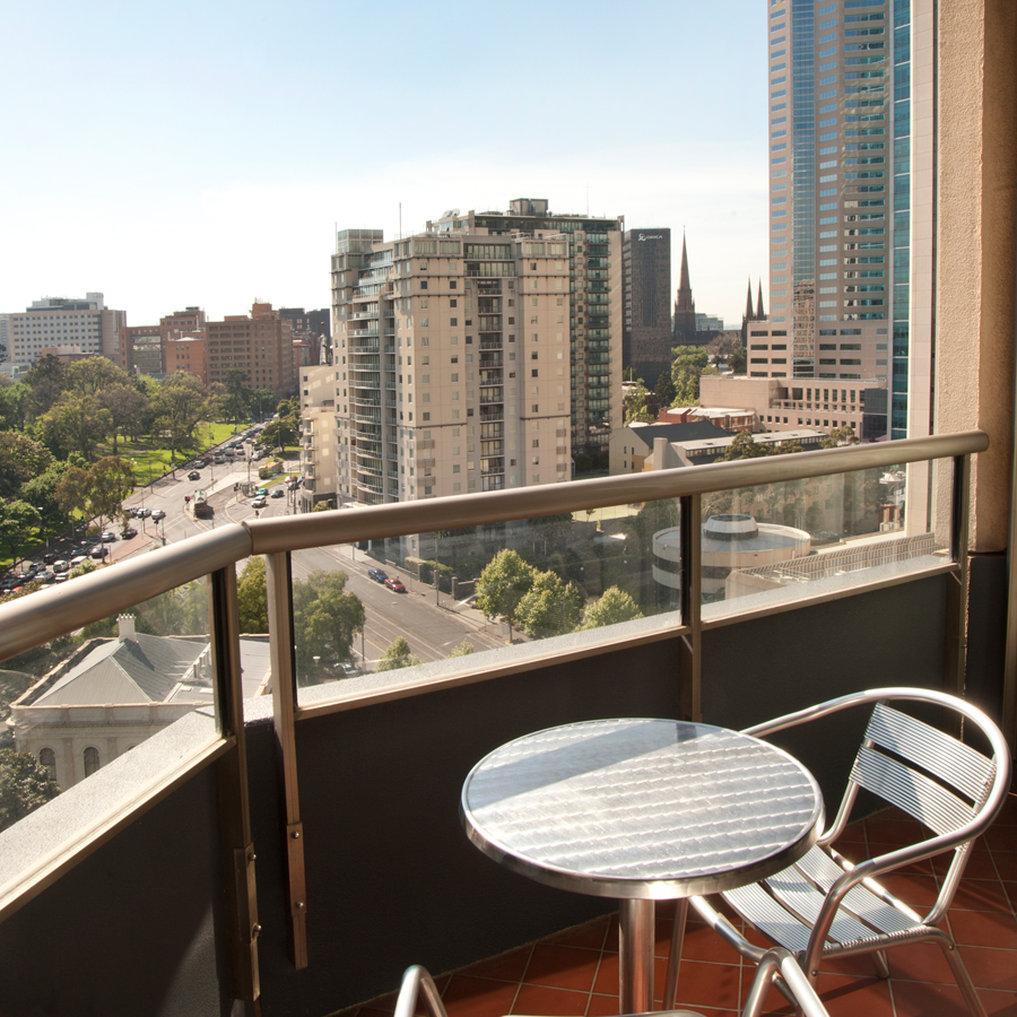 Mantra On The Park Aparthotel Melbourne Exterior photo